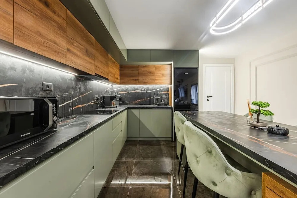 Miracle No 8 Central Modern Duplex
