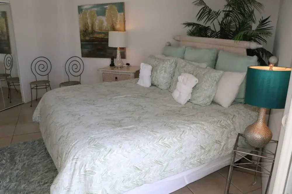 Jamaica Royale - 803 - 2 Br Condo