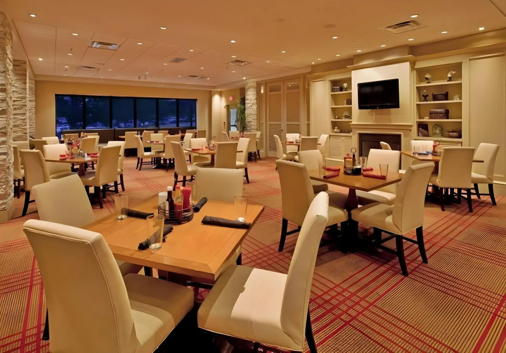 Holiday Inn Kansas City Se - Waterpark