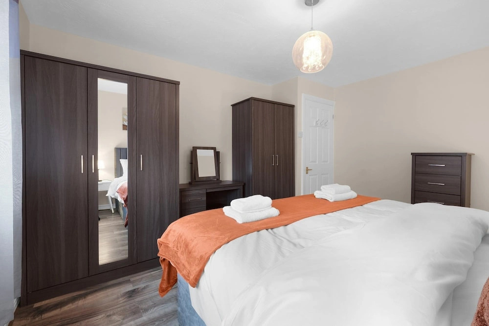 Modern 1 Bedroom Apt in Streatham with Parking