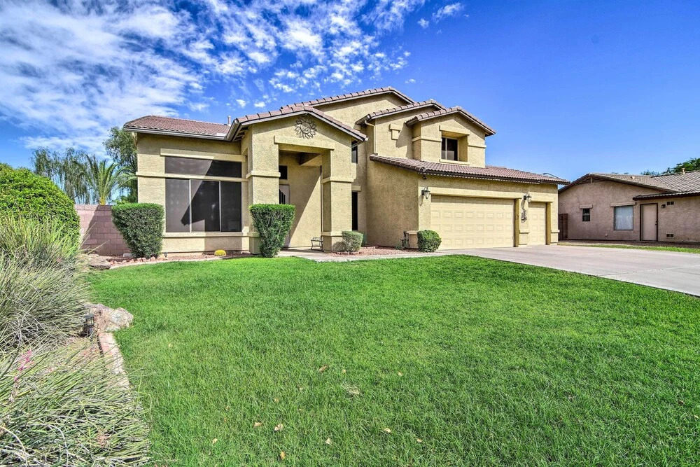 Private Pool & Hot Tub: Southeast Gilbert Home