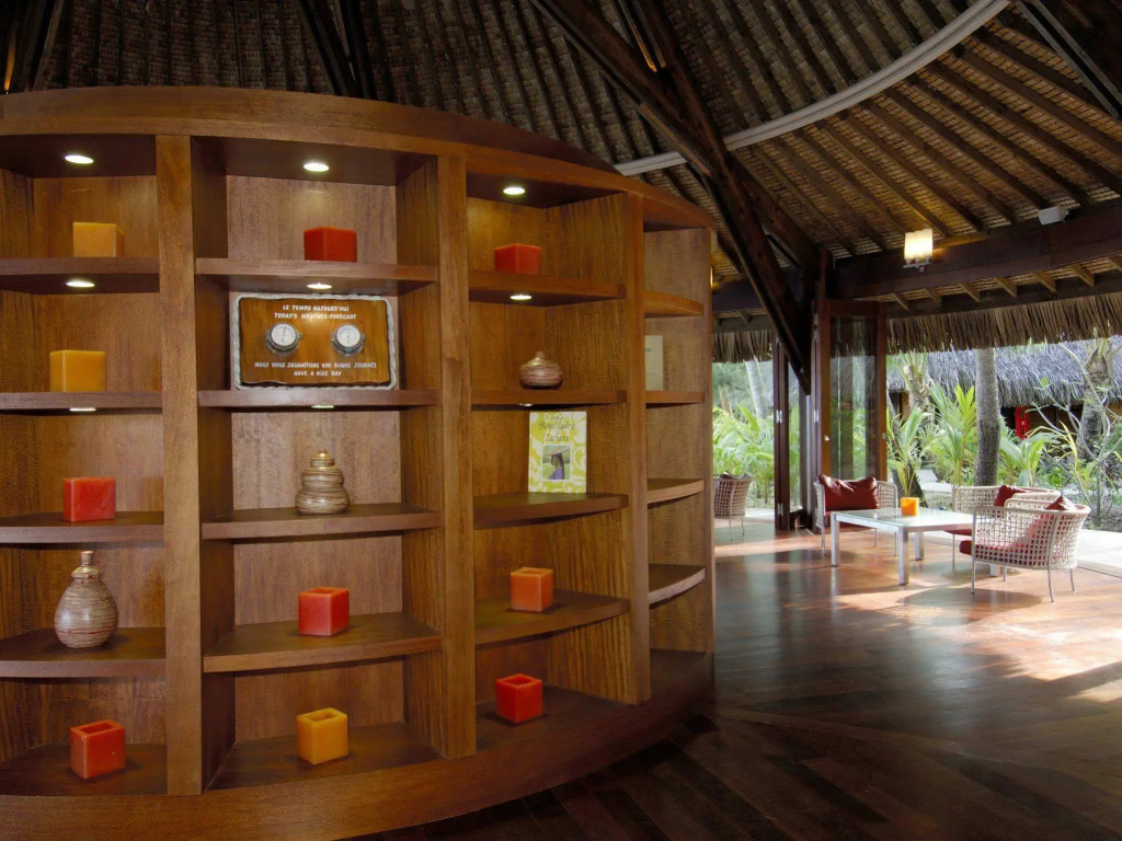 ROYAL BORA BORA