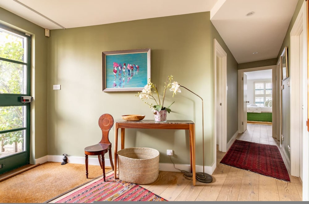 A Gentle Riverside Charm 2 Bedroom Mews House