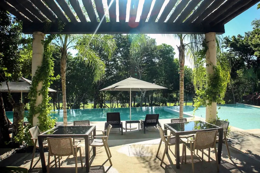 SIU M6 Second floor Condo by Gate48