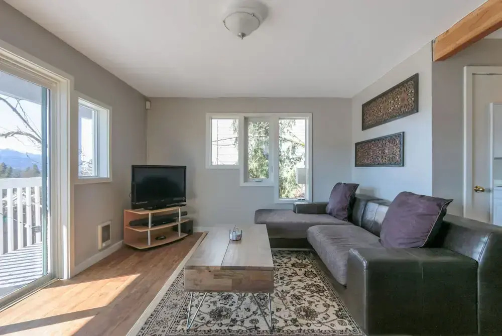 Grandview 3 Bedroom Home by RedAwning