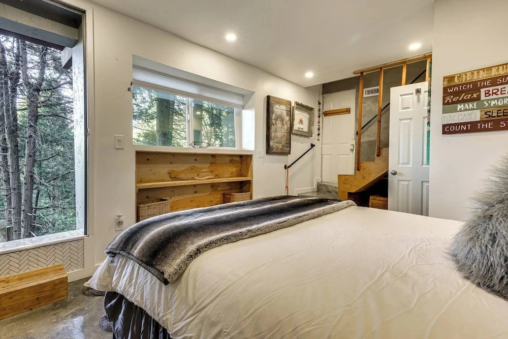 2 Mi to Lake Gregory! Chic Crestline Base Camp