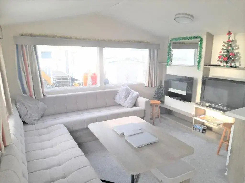 3 Bedroom Modern Caravan Sleeps up to 8