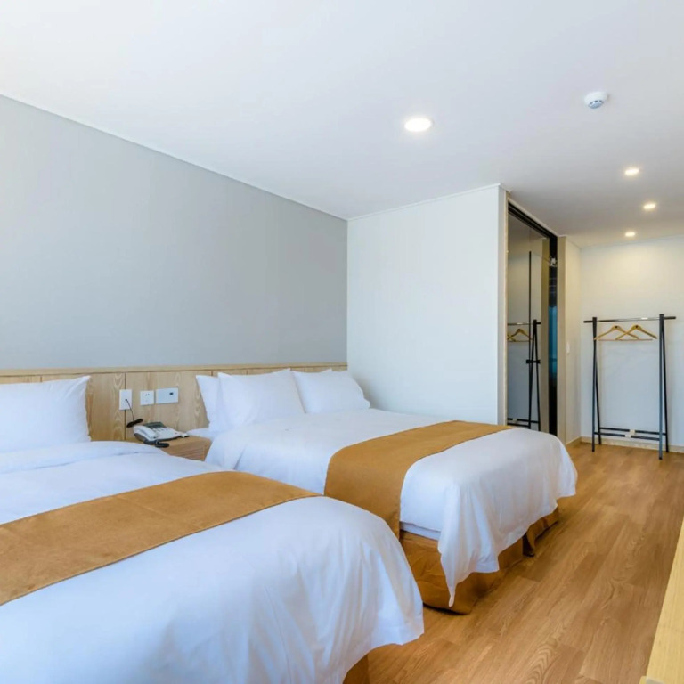 Thira Hotel