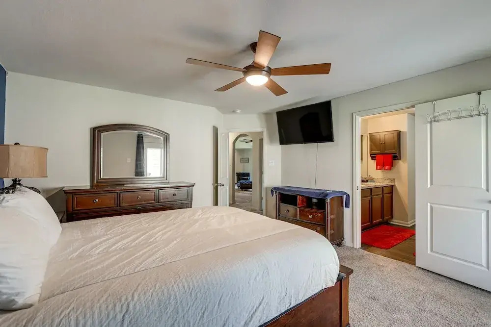 12 Mi to Beach: Texas Gulf Coast Home w/ Fire Pit