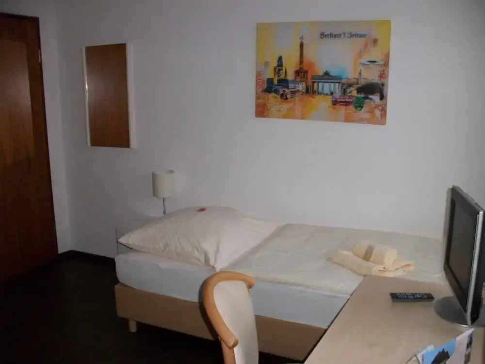 Adam Hotel