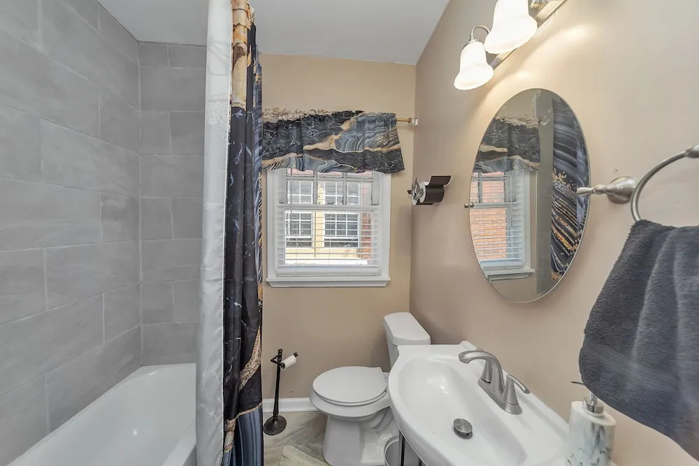 Midtown Marvel - 1br Oasis By Overton Park 1 Bedroom Apts by Redawning