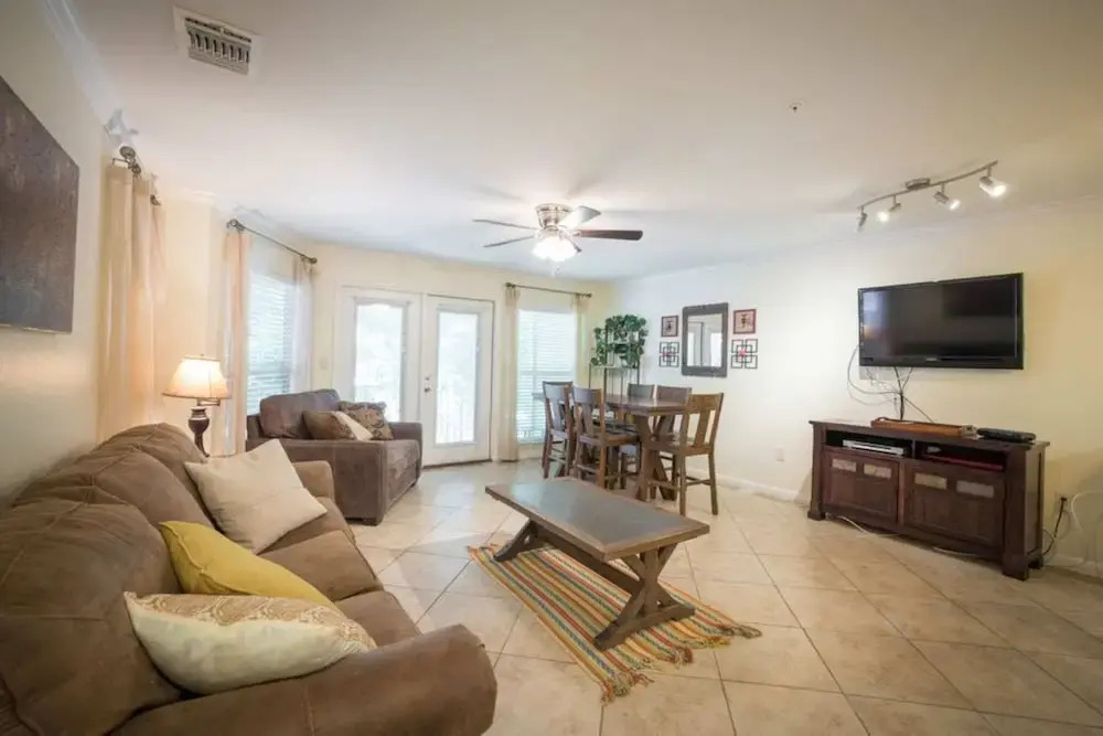 Waterwheel Hideaway - Cozy Condo for 6 With Resort-style Amenities