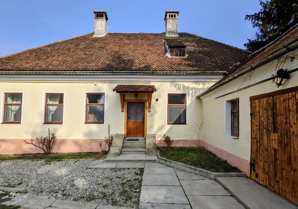 Gästehaus Honigberg next to the Fortified Church of Harman