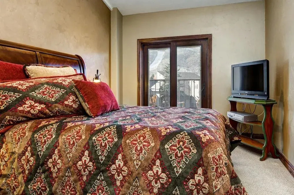 1BR 2BA Newly Renovated Condo Park City by RedAwning