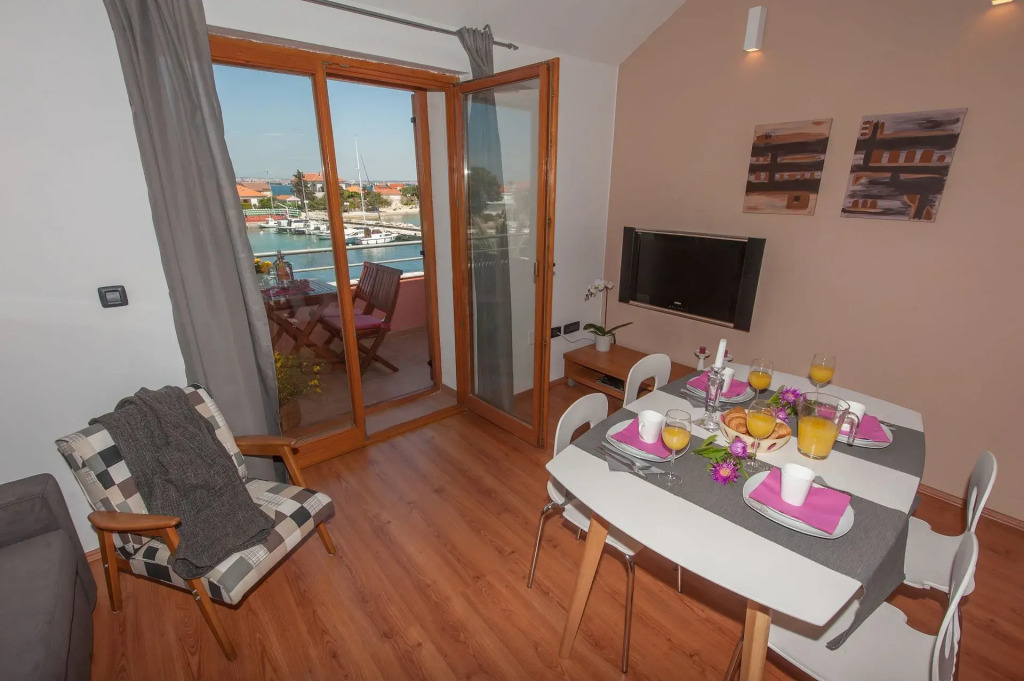 Apartment Ivan - great location: A2 Poljana, Island Ugljan
