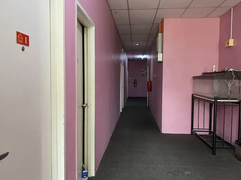 OYO 89760 Harmoni Inn Hotel