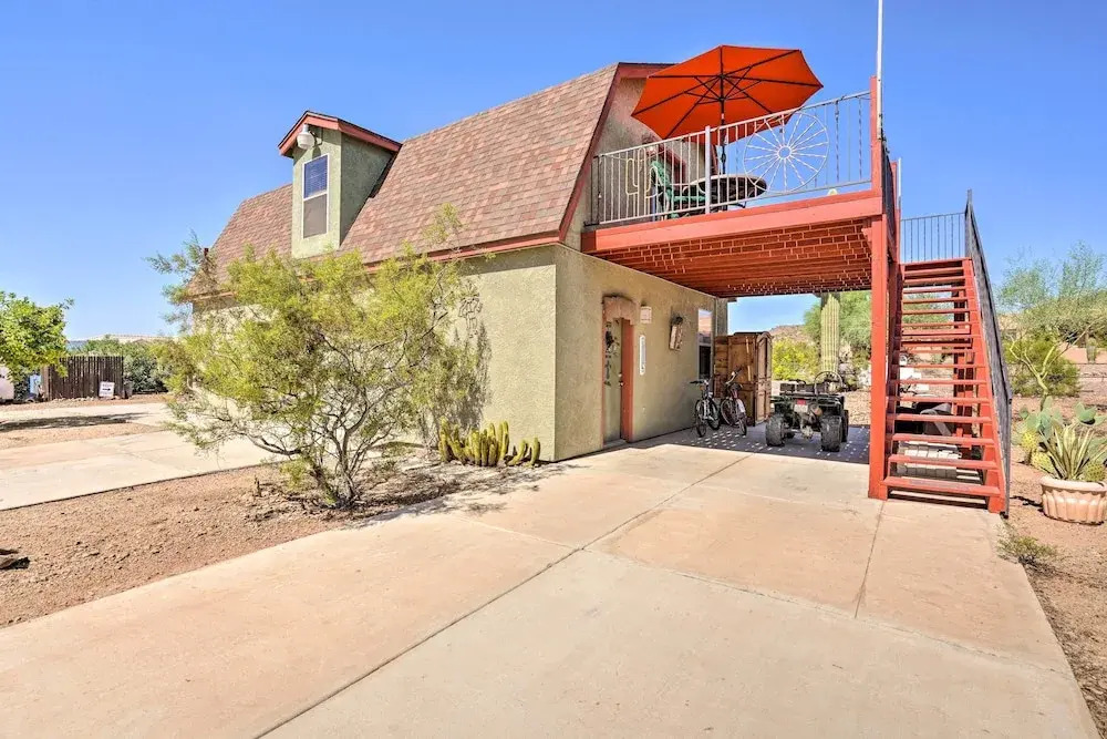 Dreamy Desert Studio w/ Deck + Pool Access!