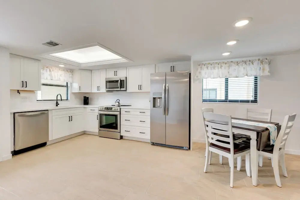 Lanai & Beach Gear: Casa Bella Condo 5 Mi to Sand!