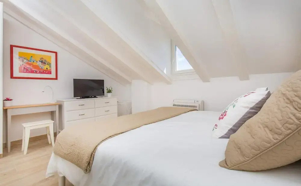 Porta Apartment and Rooms by Irundo