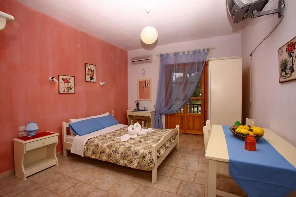 Sklavos Studios skopelos