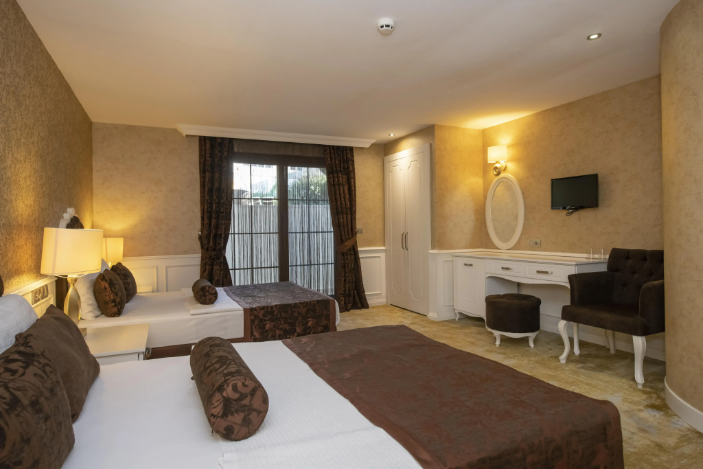 Han Deluxe Hotel