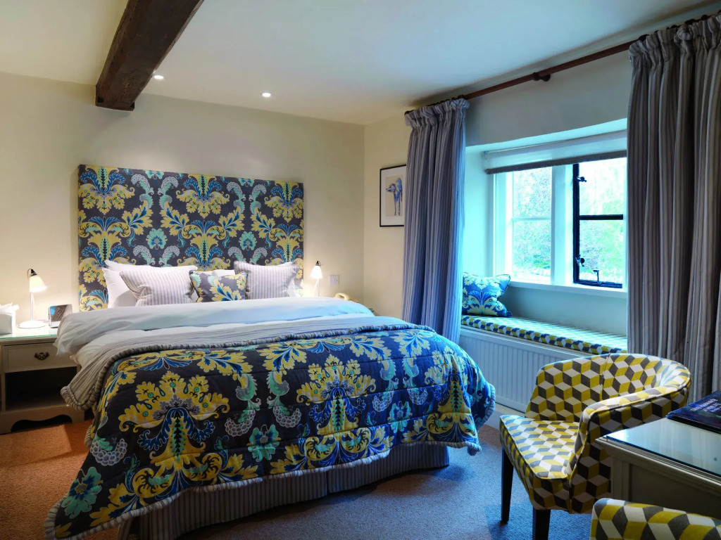 The Bear Of Rodborough Hotel