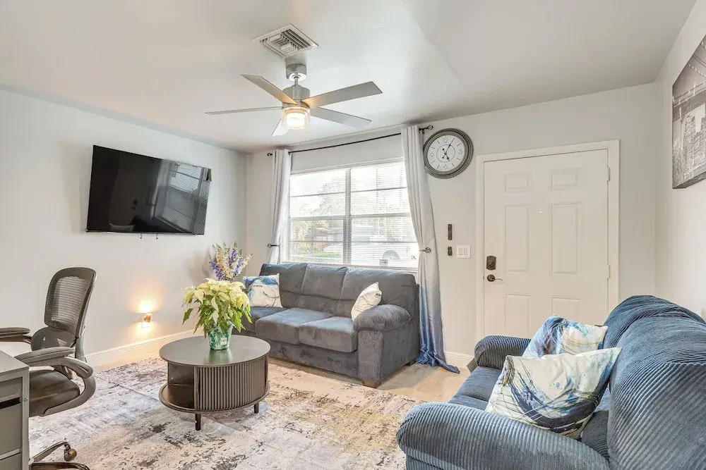 3 Mi to Port Everglades: Modern Getaway w/ Yard
