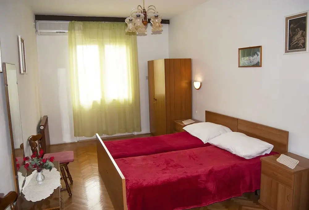 Apartments and Rooms Slavica
