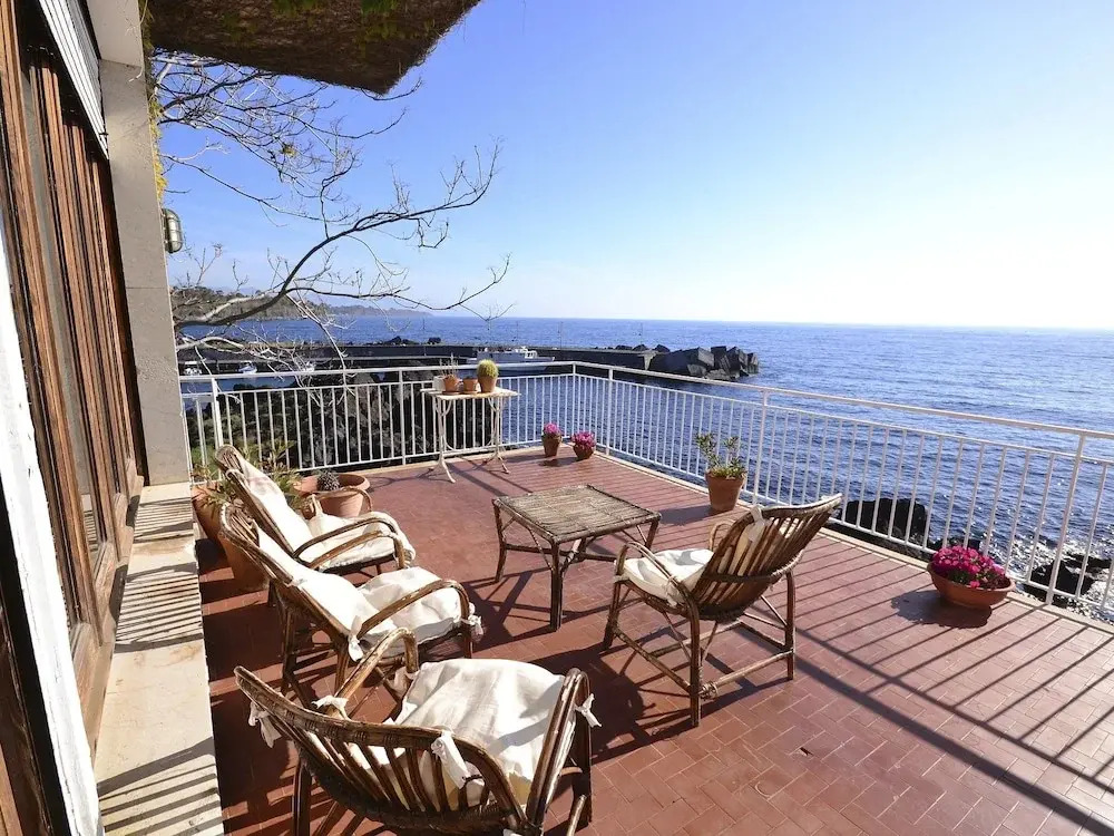 Cozy Holiday Home in Pozzillo with Terrace