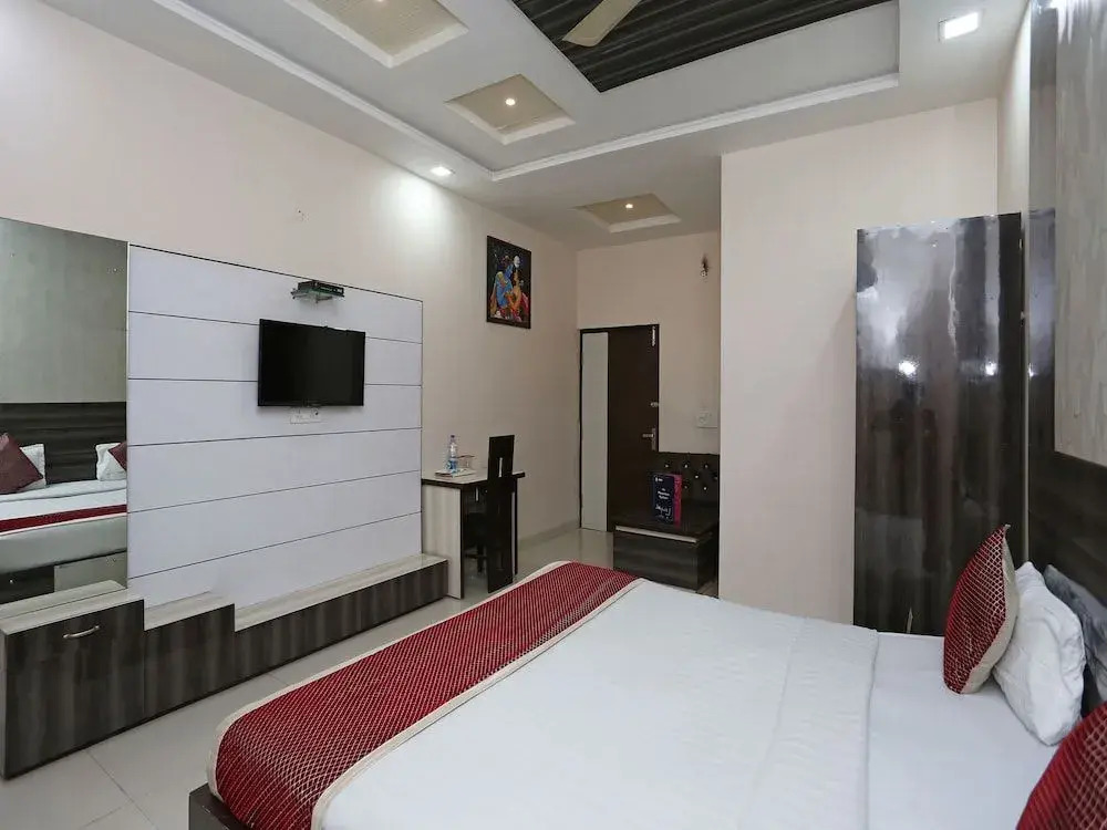 OYO 3202 Hotel Gayatri Residency