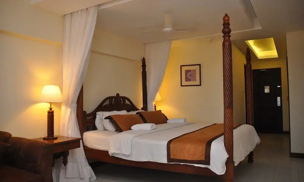 Royal Court Hotel