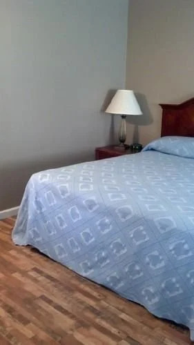 Edmond's Au Gres Inn
