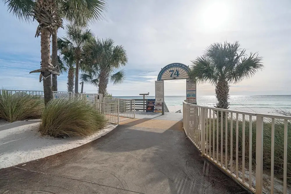Beachfront Haven 2 BDR Kid-friendly Resort!