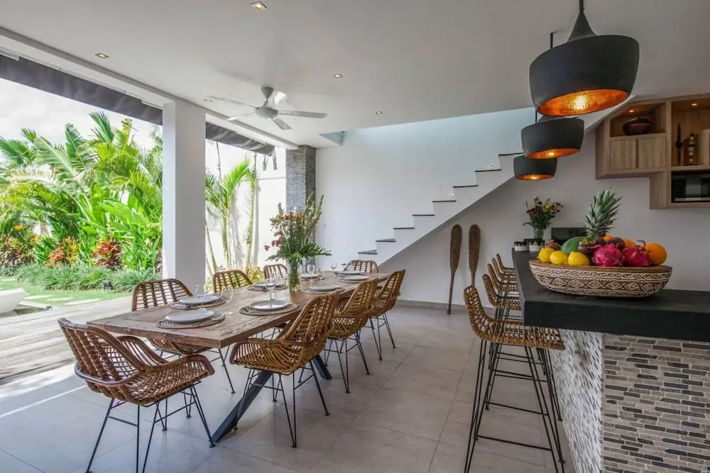 Villa Elisa - Spacious 4BR Luxury Villa, Walking Distance to Berawa Beach