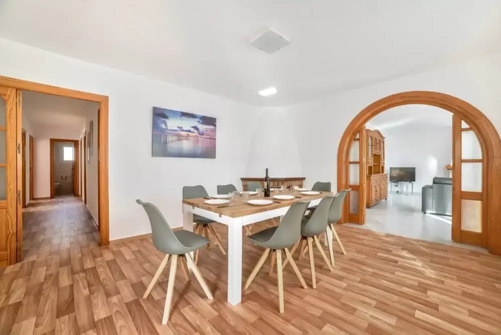 Villa - 4 Bedrooms with Pool and WiFi - 104984