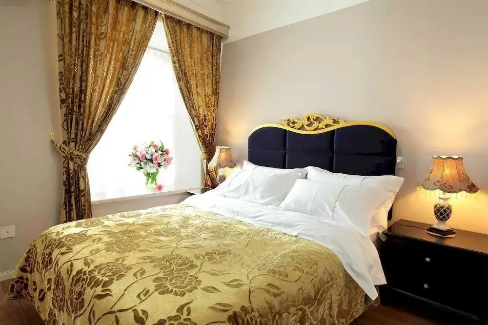 Chengdu House Hotel