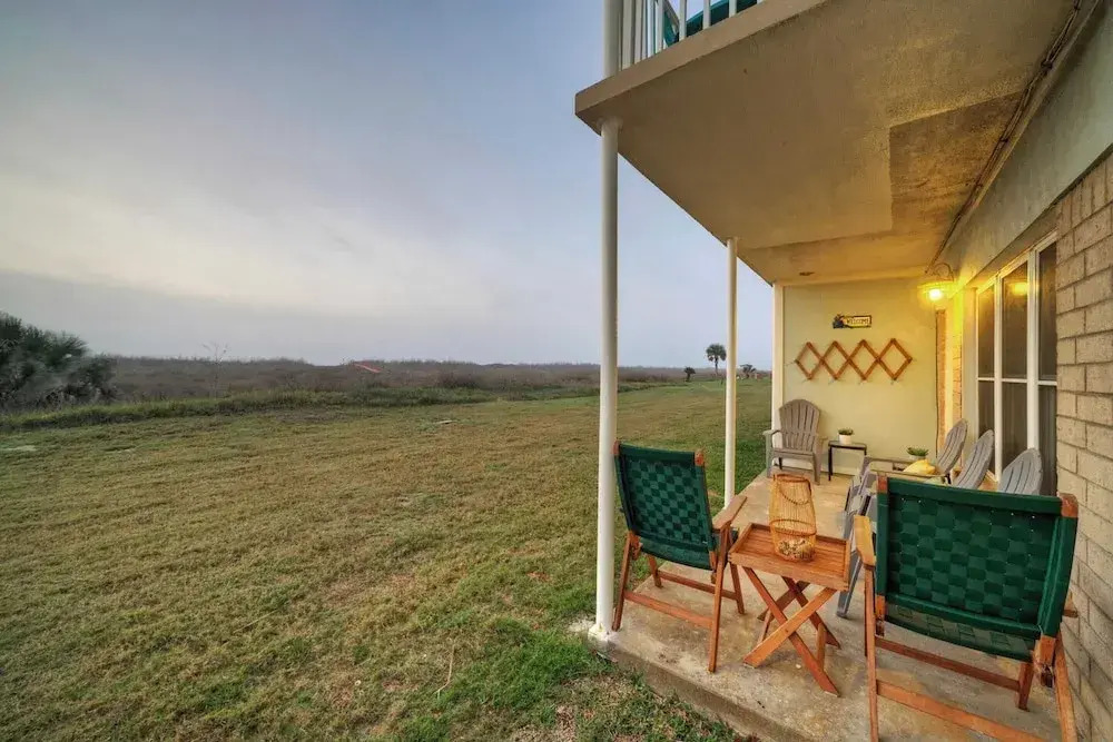 Sleeps 16 2 Beachfront Condos, Pool+pickleball+tennis Island Retreat Complex