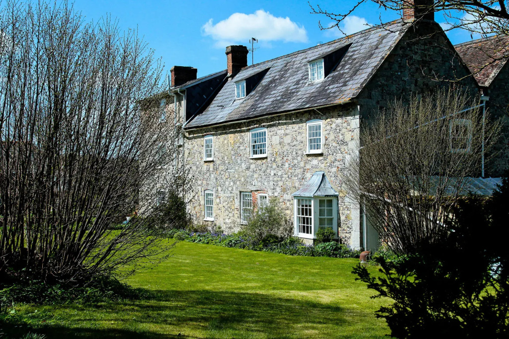 Rollestone Manor B&B and Restaurant