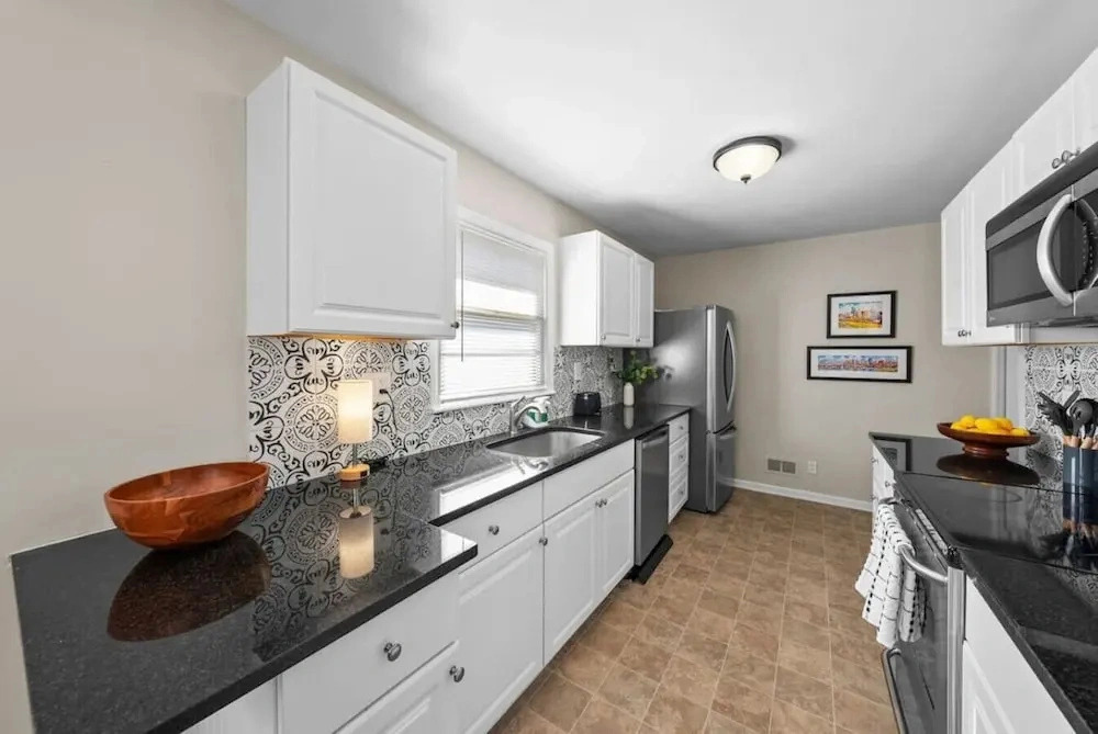 564 Massive 5 Bedroom With hot tub Close to Plaza