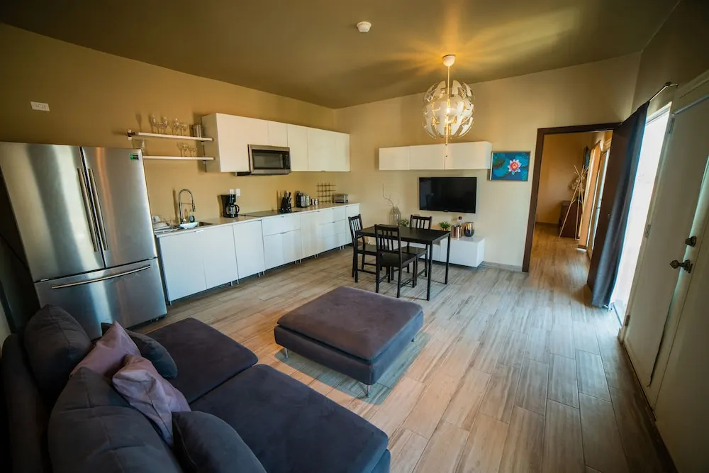 California Comfort & Suites