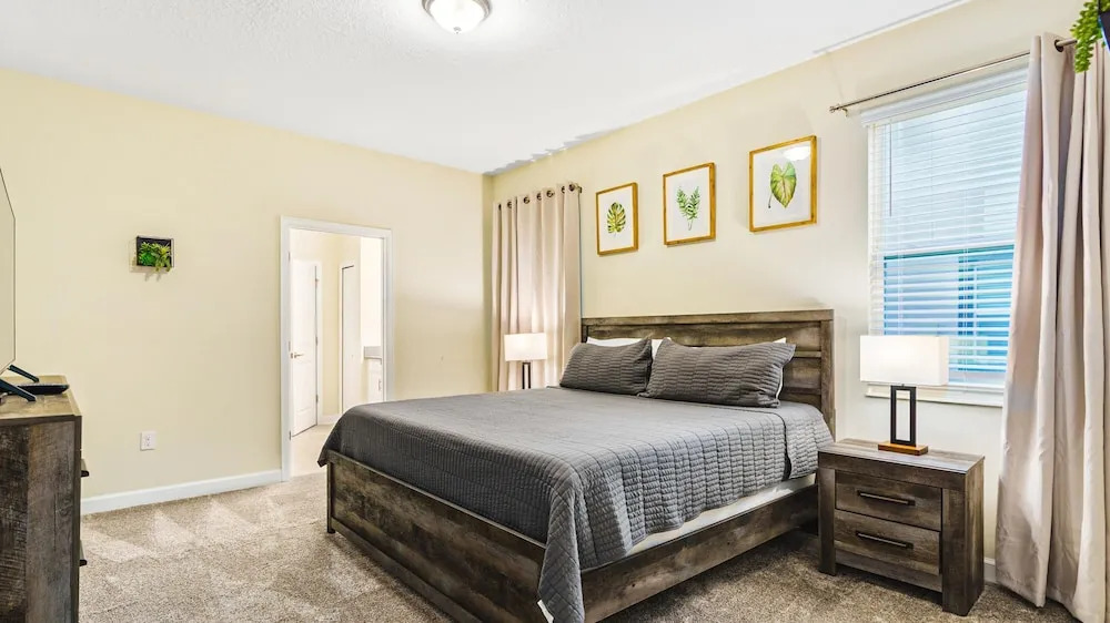 No Rear Neighbors 8br Villa w Private Pool Spa, Kissimmee