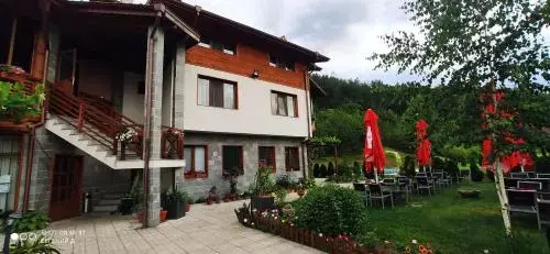 Alpine Garden Hotel