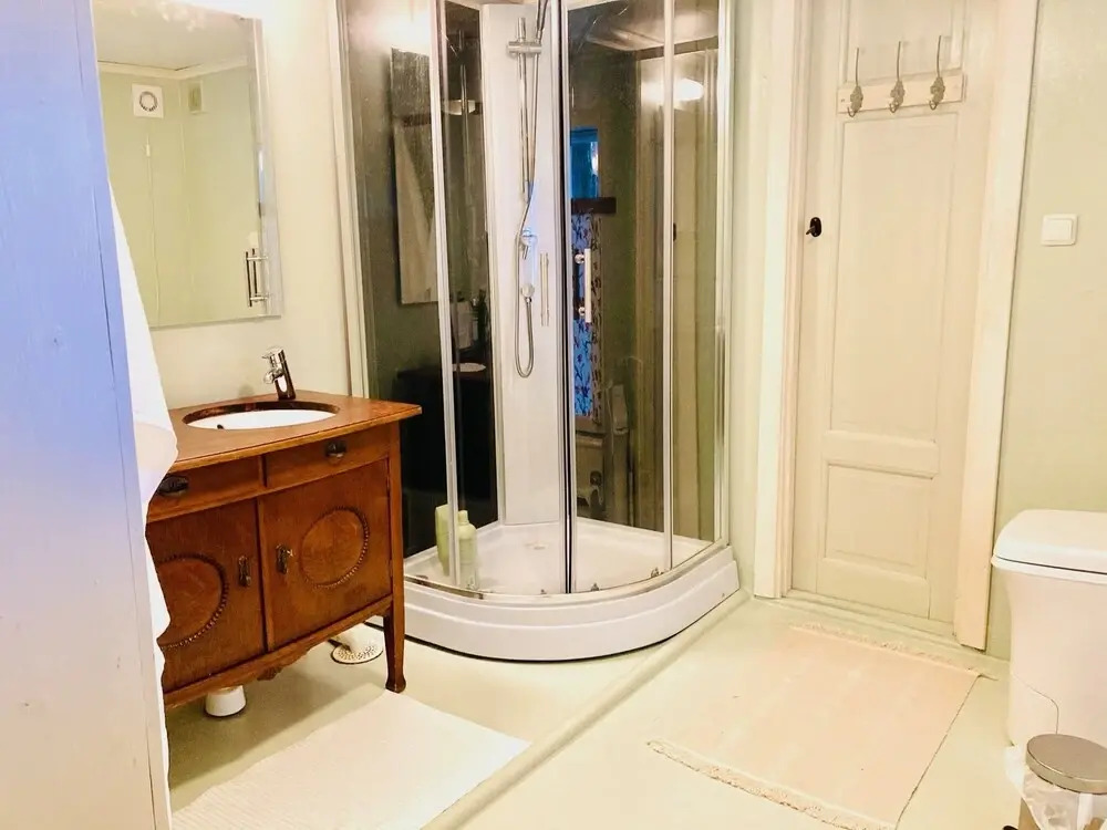 5 bed country home only 2 hrs north of Stockholm