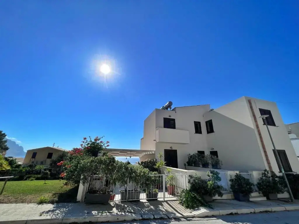 Apartment Avion