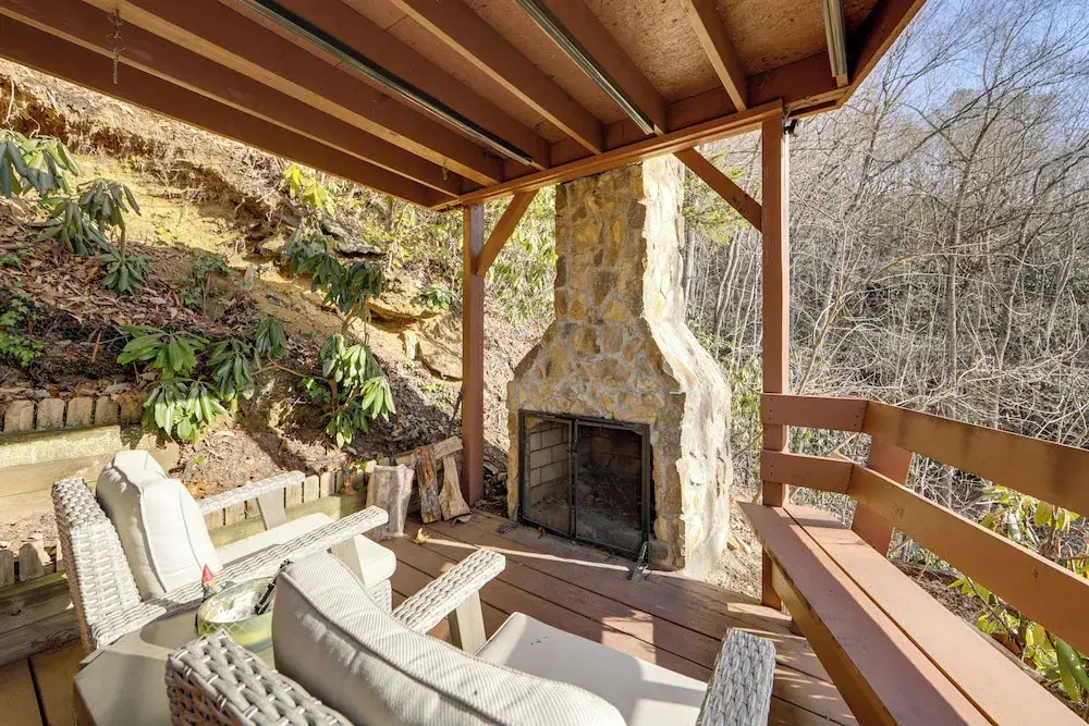 1 Mile to Golfing: Porch w/ Fireplace + Mtn Views