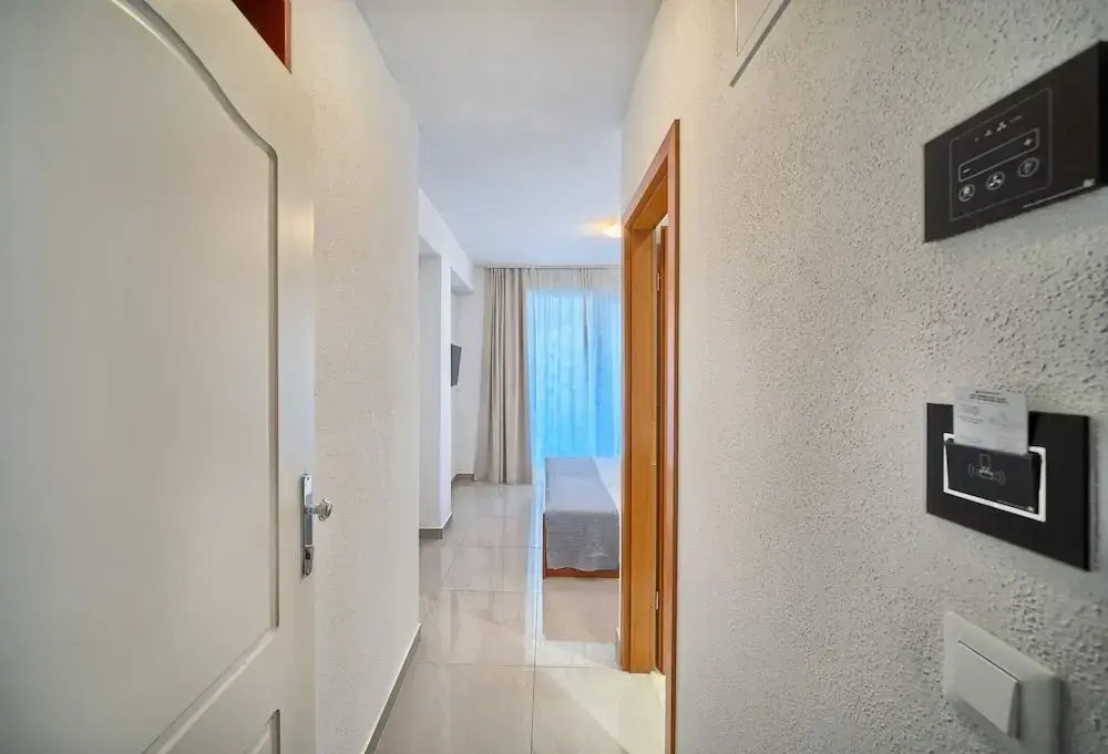 Sunset Split Rooms