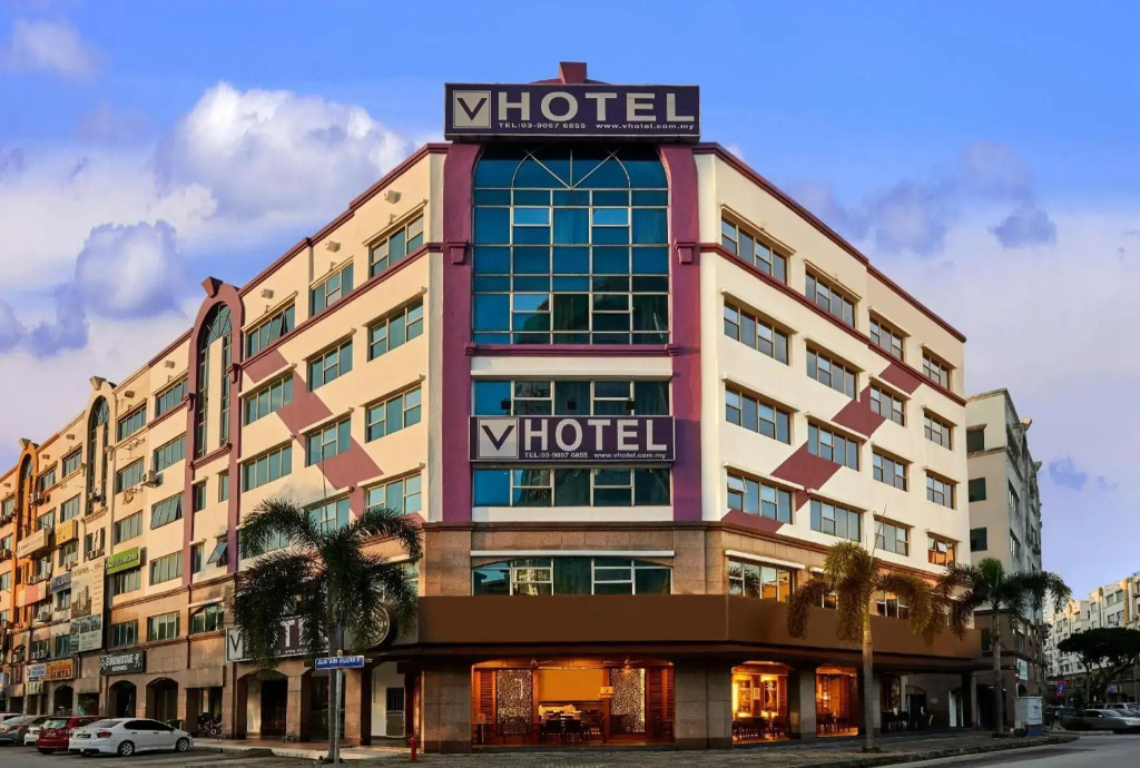 OYO 180 V Hotel