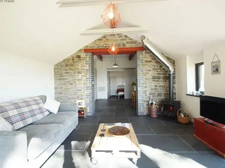 Holiday Home Cae Cwpwl