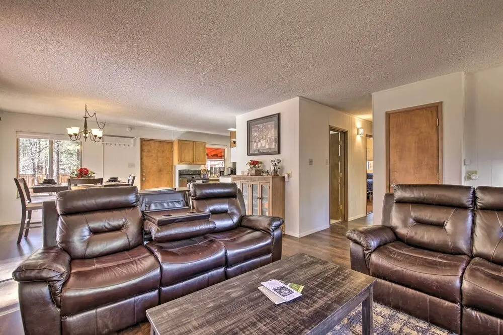 Hot Tub Hideaway in Pinetop: Bring Your Pet!