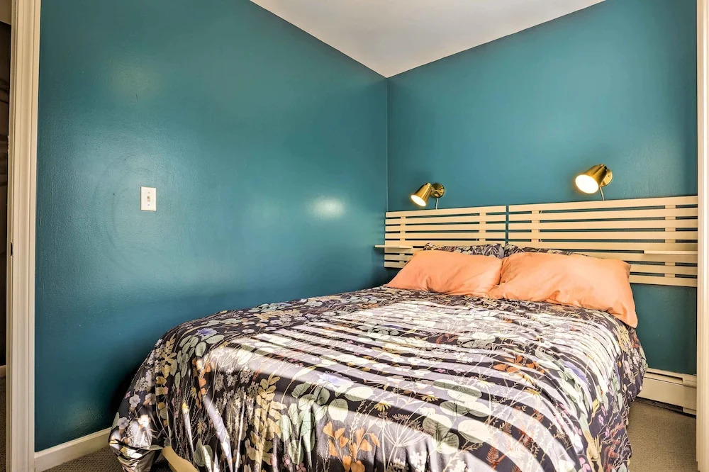 Vibrant Teaneck Home ~ 12 Mi to Manhattan!